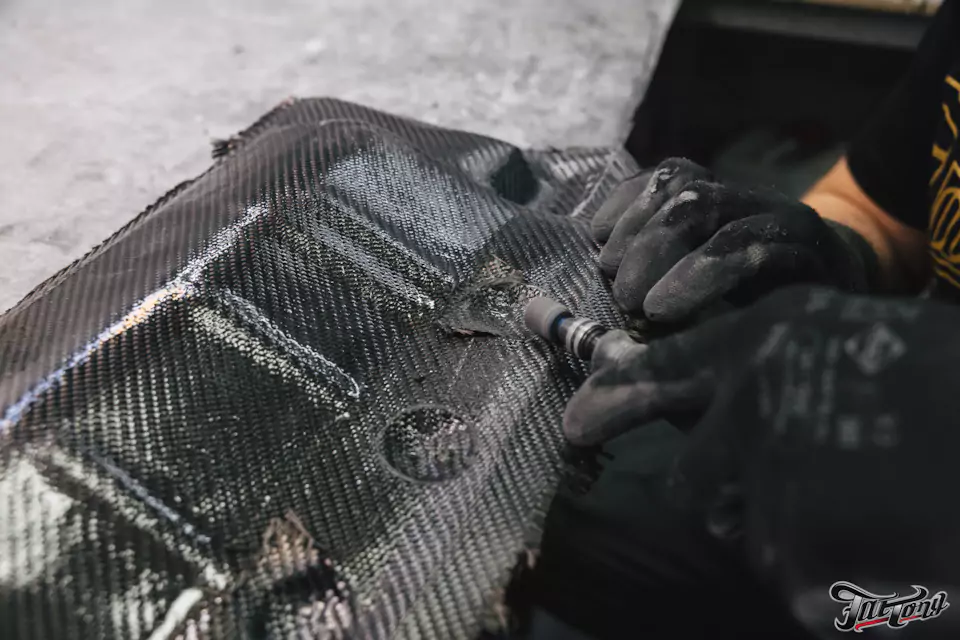 Ламинация карбонового впуска на Audi RS6 кованым карбоном